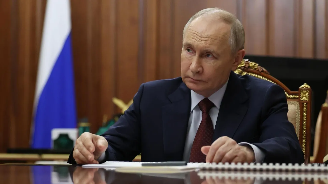 Владимир Путин поручил правительству проработать дополнительные ограничения на использование в России программного обеспечения, включая коммуникационные сервисы, произведенных в недружественных государствах
