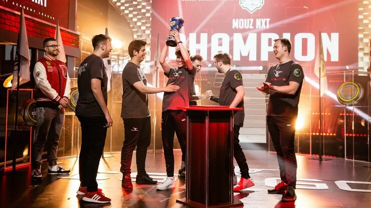 mouz NXT