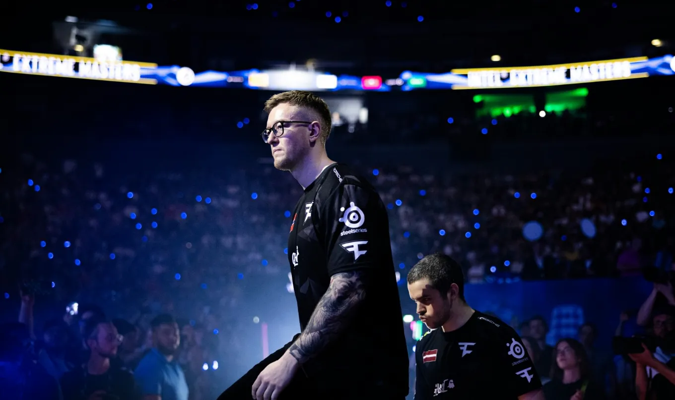 FlyQuest – FaZe: помешает ли европейцам старт с «пробуксовкой»?