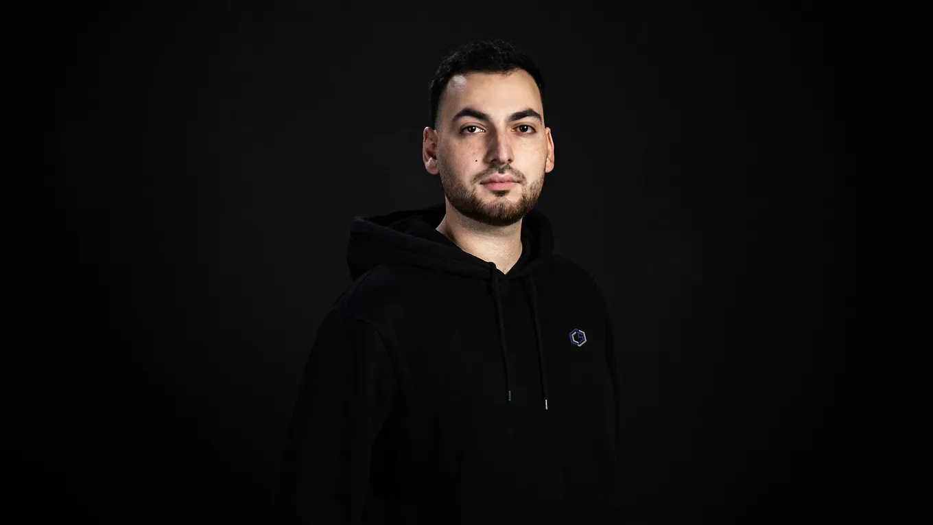«Люди выбирают яркие игры, а не мрачные и депрессивные». Эрик Шок о Counter-Strike 2