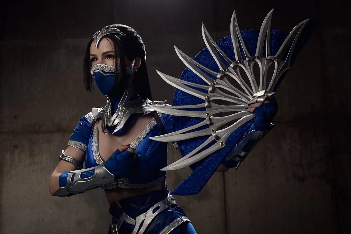 Евгения Рукавицина впечатляет косплеем Китаны из Mortal Kombat 1