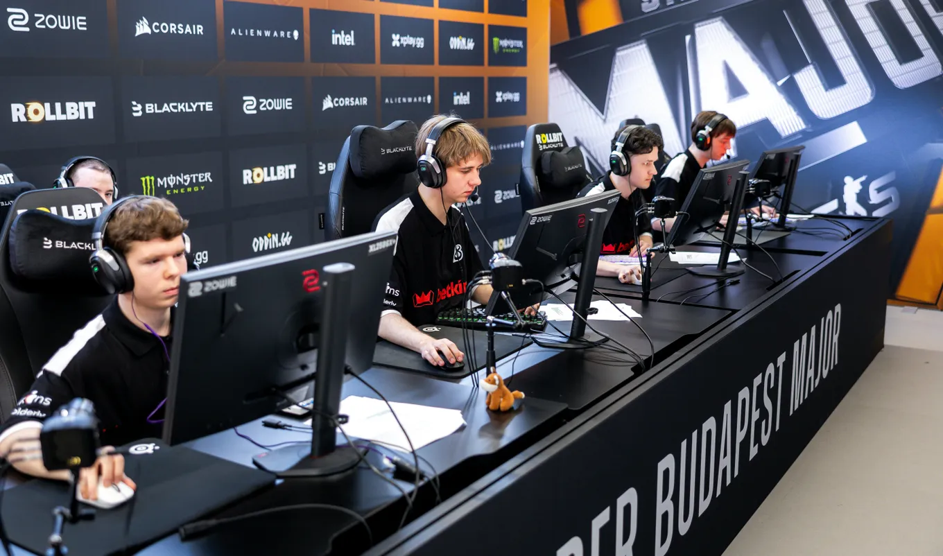 Прогноз на матч B8 – paiN Gaming: кто покинет мейджор?
