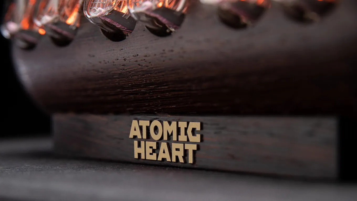 Ламповые часы «Капсула» в стилистике Atomic Heart