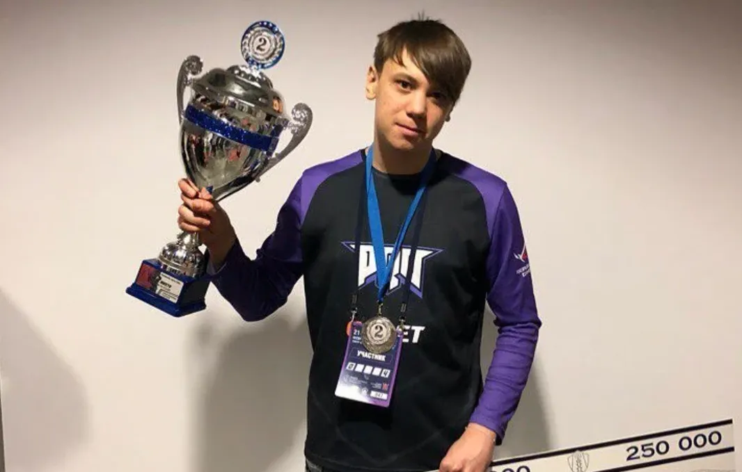 Иван AiyvaN Семенец (он же F1L1N) – это бывший 29-летний про-игрок в Counter-Strike 2, тренер Monte и кастер