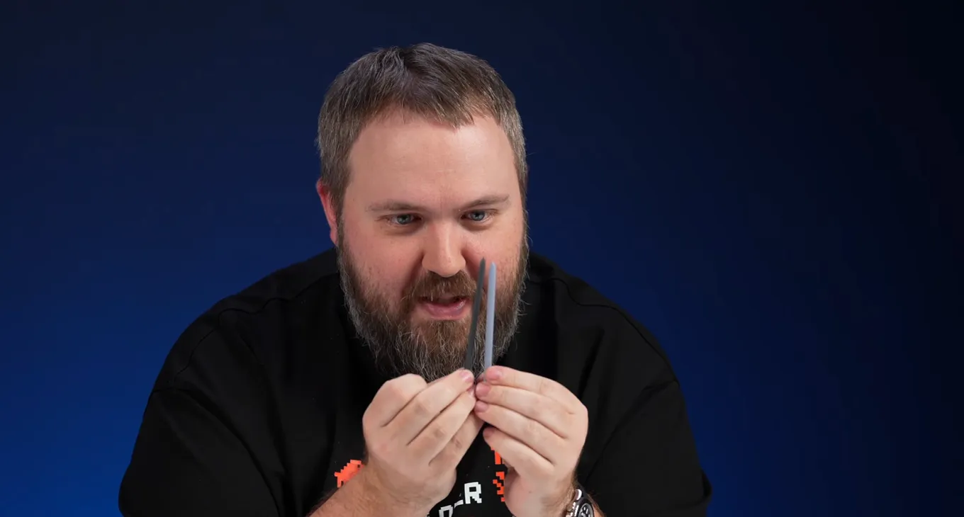Wylsacom также раскритиковал наличие S Pen
