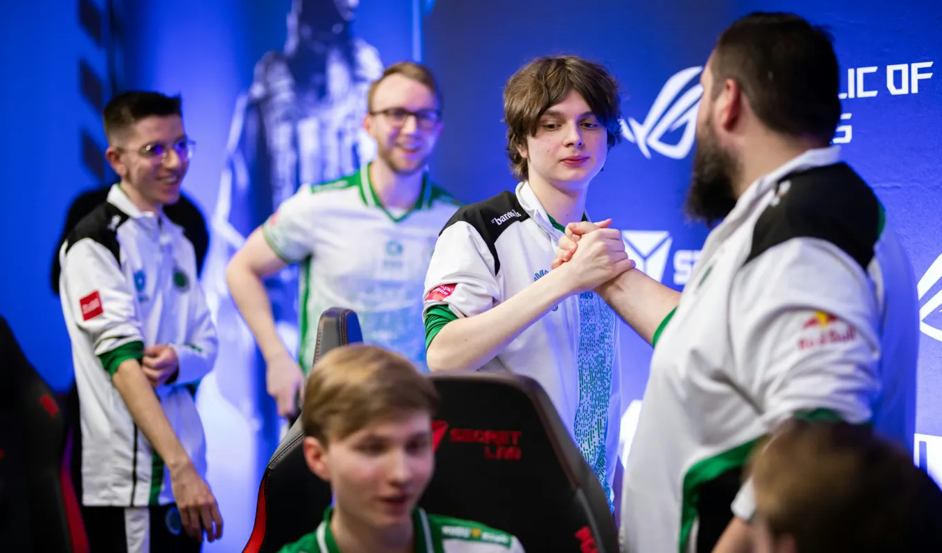 Прогноз на матч Falcons – FaZe: «соколы» идут ко второму трофею в Румынии