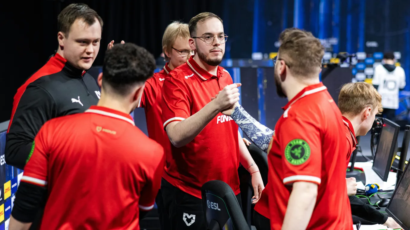 Прогноз на матч MOUZ – FaZe: «мышки» без боя не покинут Польшу
