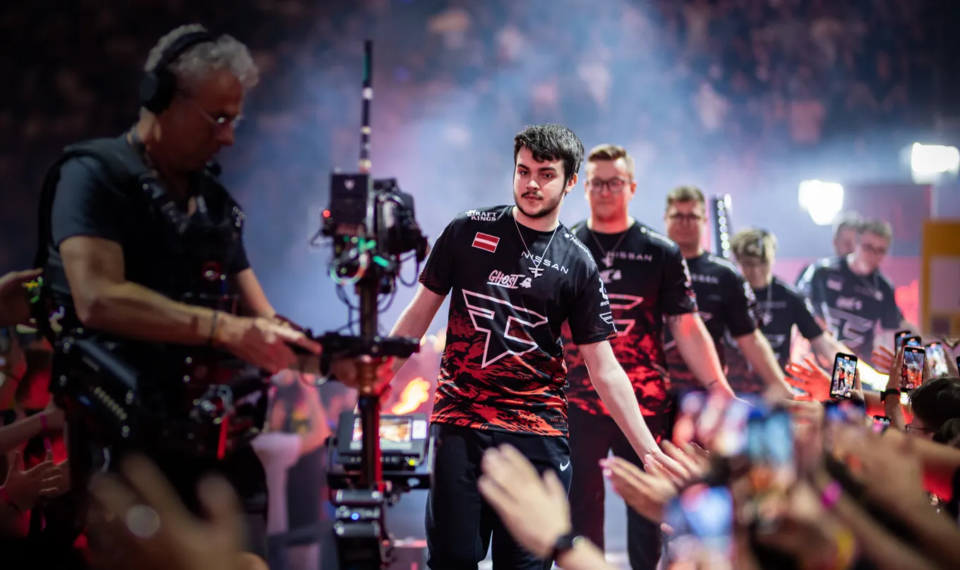 Natus Vincere — FaZe Clan: прямая трансляция и коэффициенты на матч IEM Cologne 2022