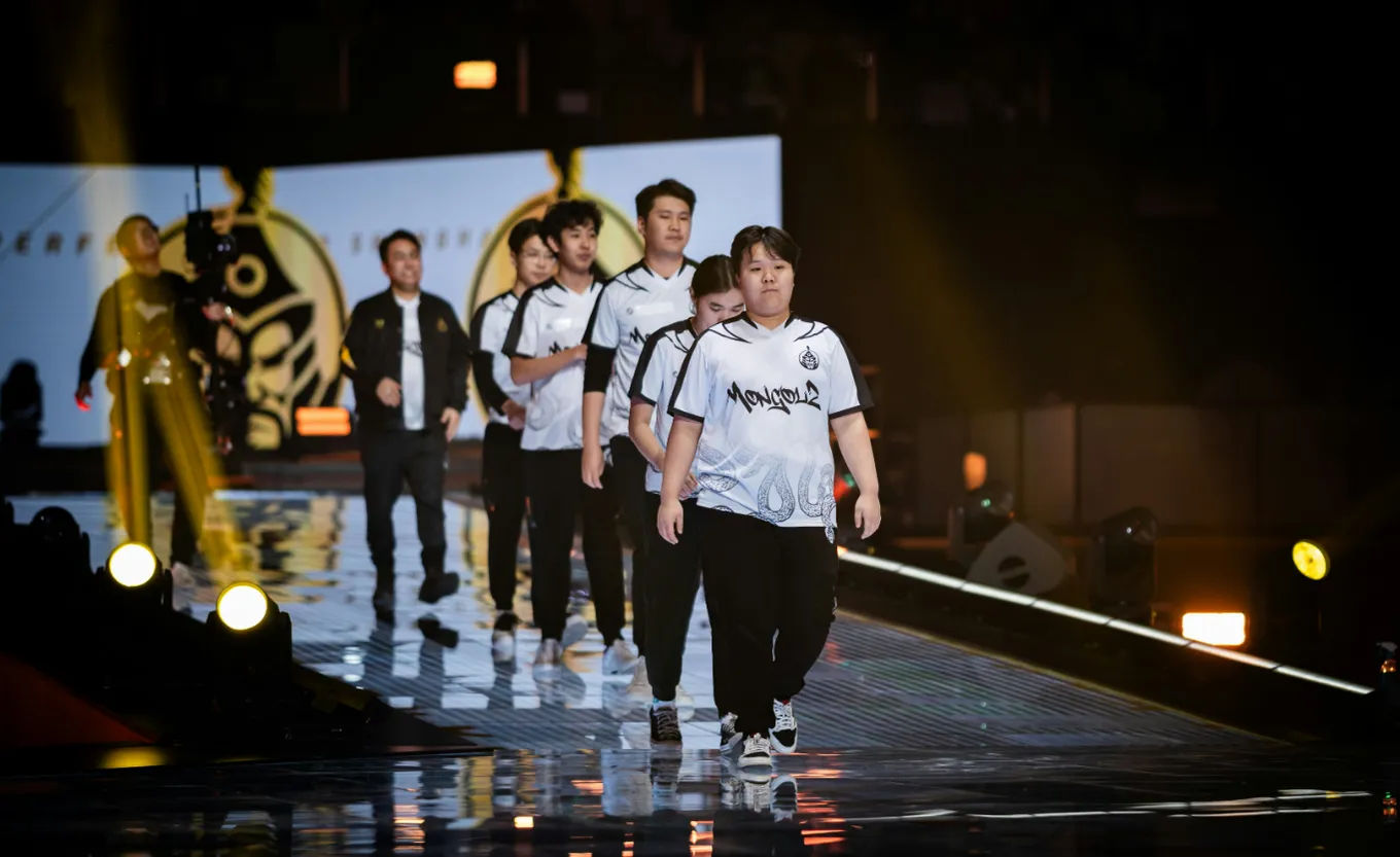 The MongolZ на сцене Perfect World Shanghai Major 2024