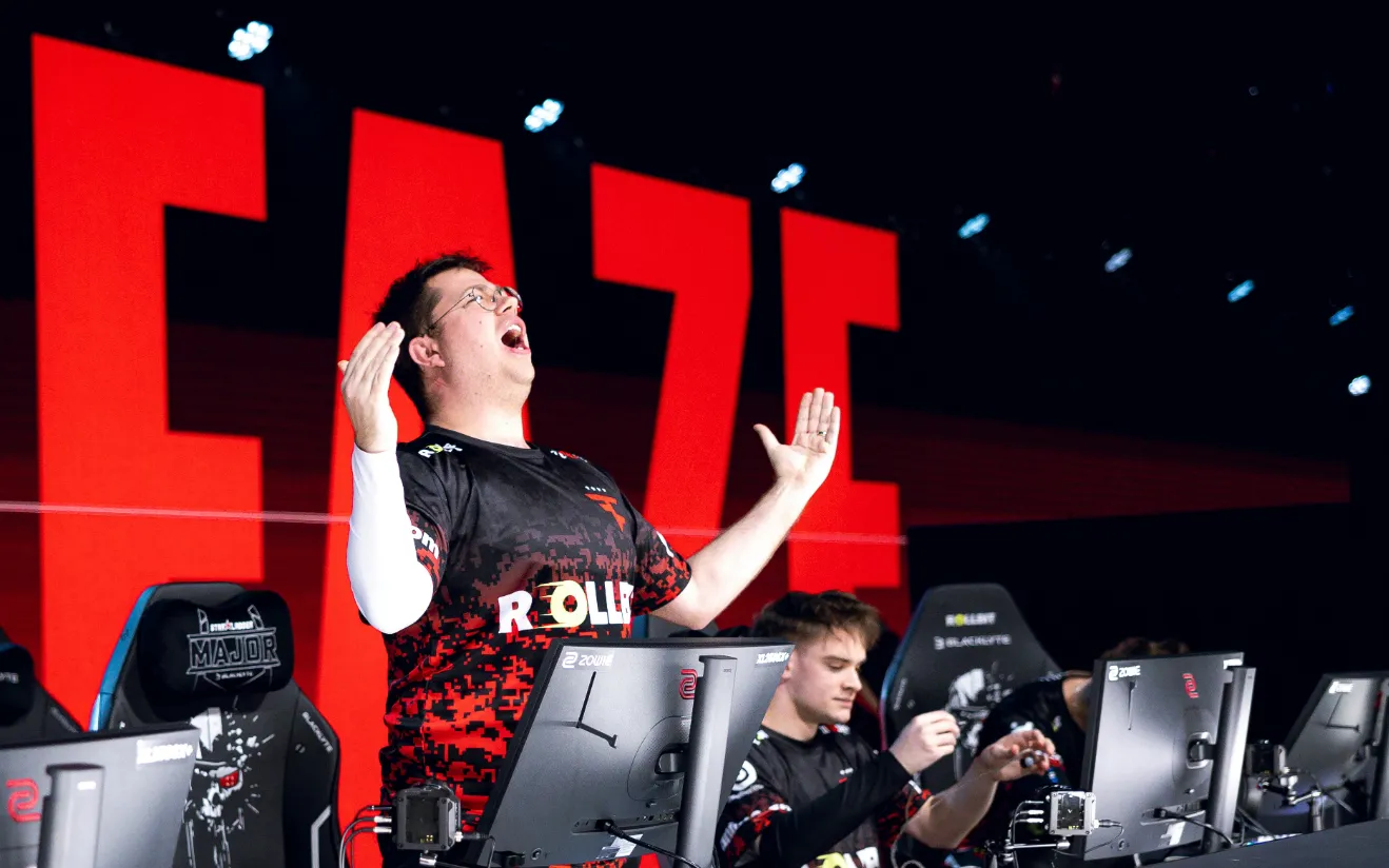 FaZe была близка к вылету ещё во время Stage 1, став единственным участником плей-офф, стартовавшим в Будапеште с 24 ноября