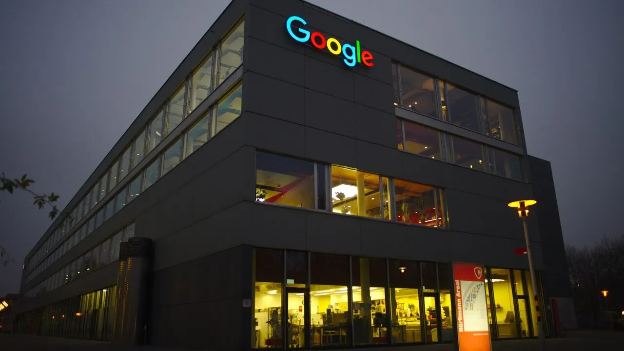 Google не «уходил» из России, но имеет проблемы с нашим законодательством