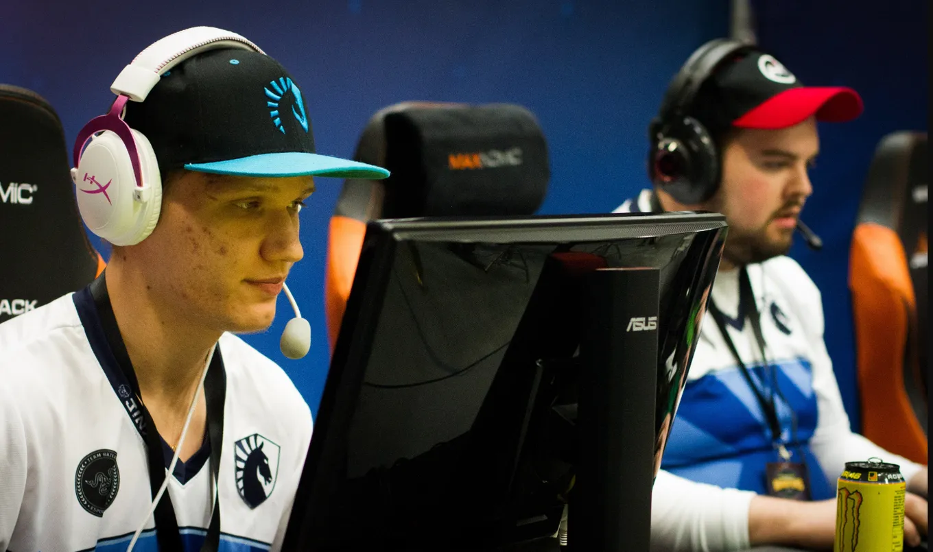 S1mple и Hiko (справа)