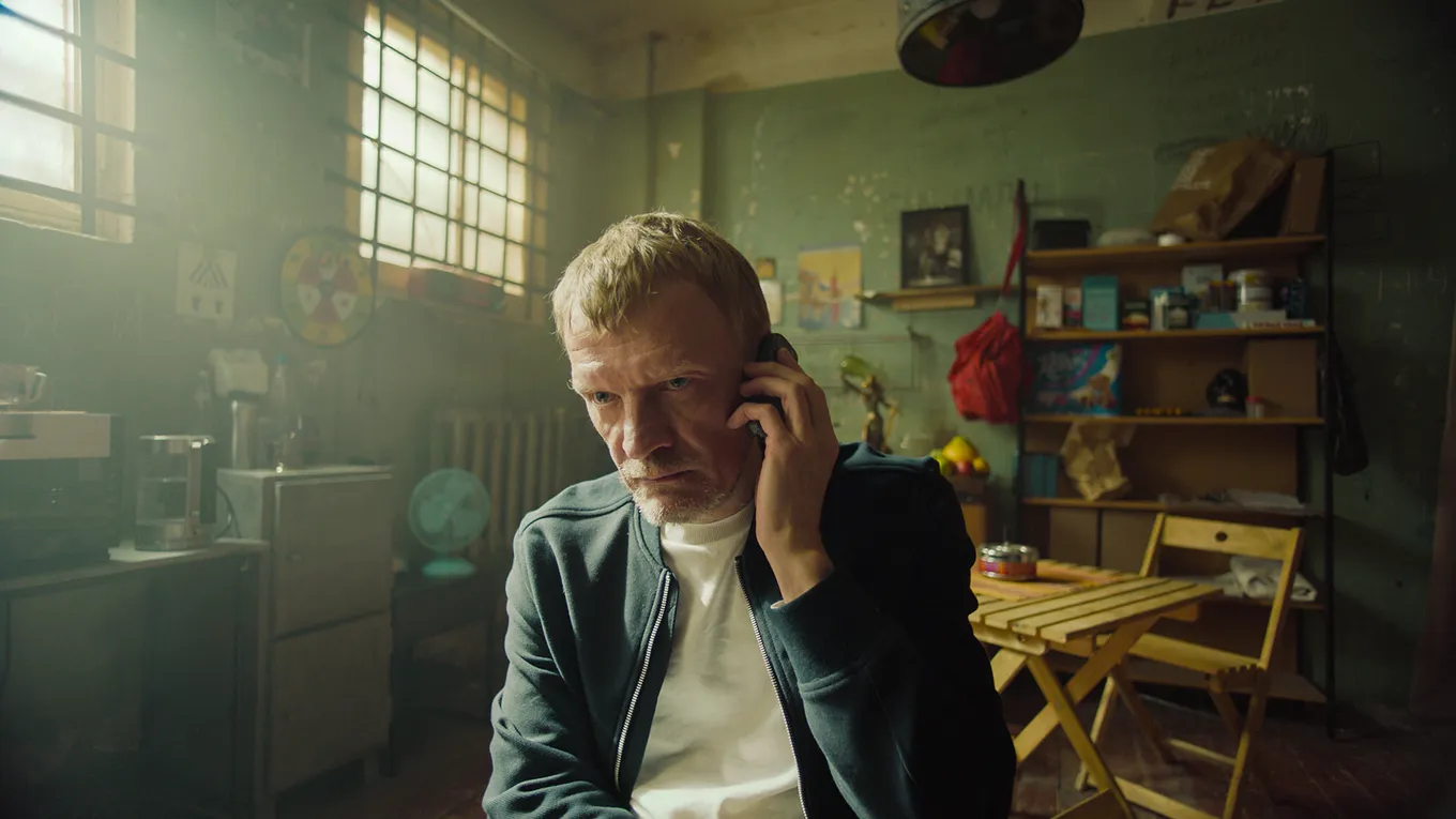 Кадр из сериала «Ваша честь»