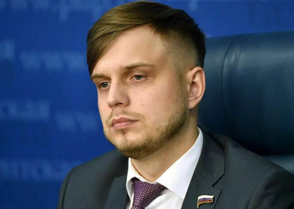 Ткачёв отметил, что отечественные разработчики способны конкурировать с зарубежными, а российские сервисы и ПО могут быть не только дешевле иностранных, но и эффективнее