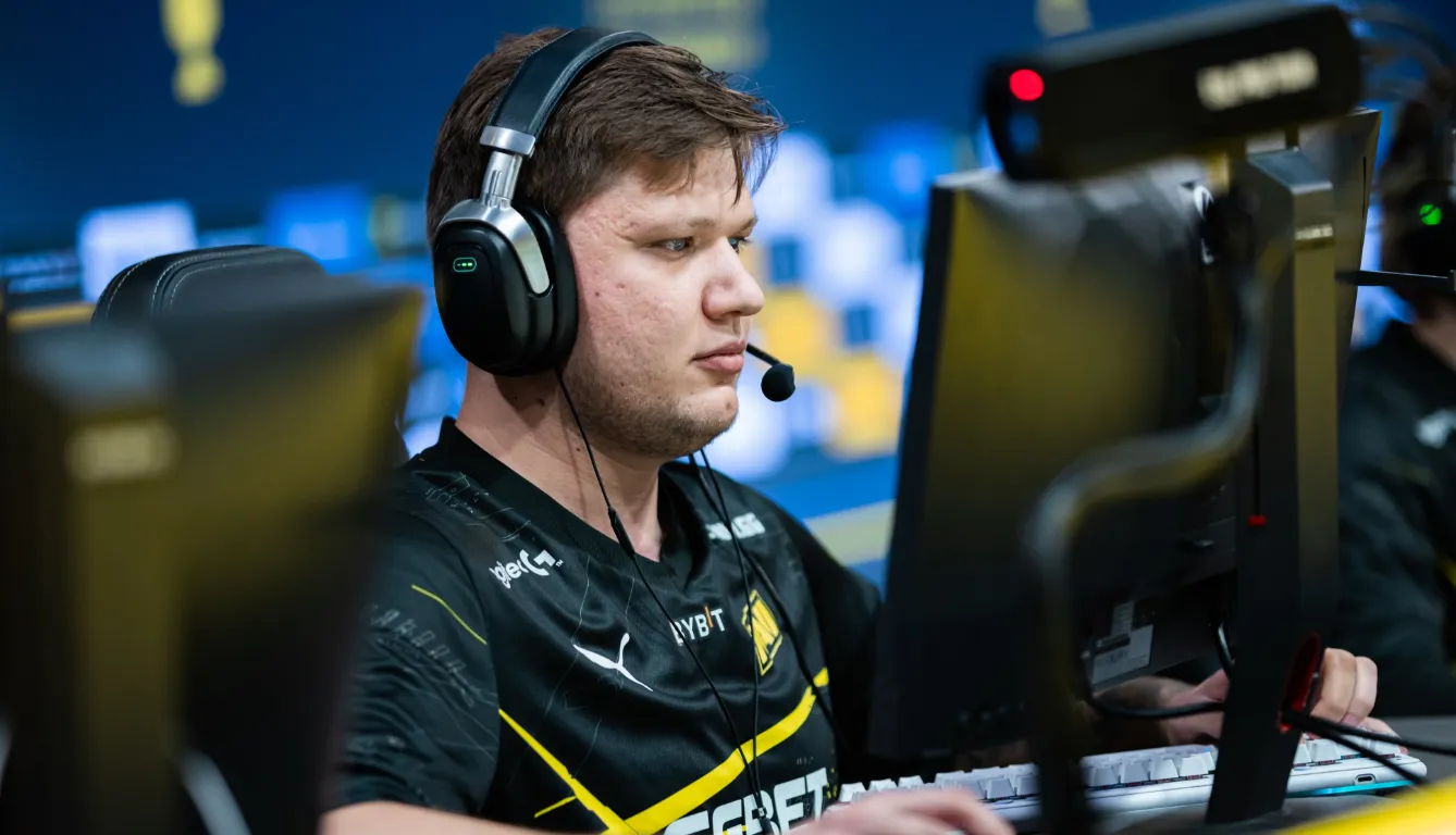 Александр s1mple Костылев