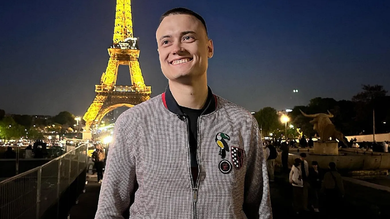 Денис seized Костин