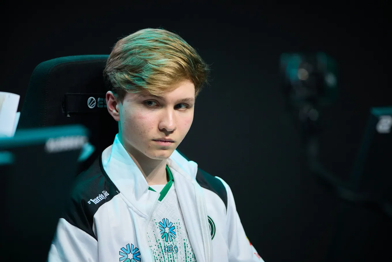 m0NESY пока что уступает ZywOo из-за отсутствия трофеев, но по индивидуальному уровню он остаётся одним из самых опасных игроков сезона