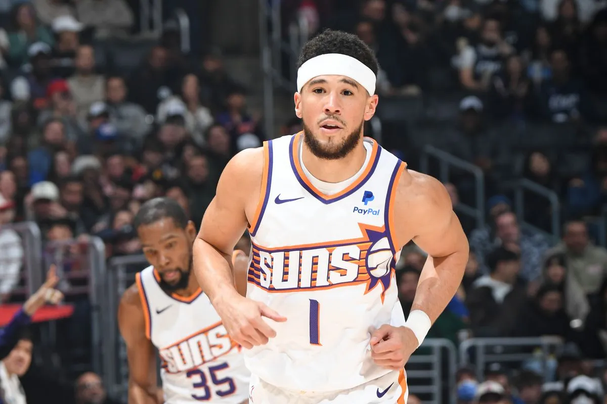 Девин Букер в одном из матчей за «Финикс Санз» в 2024-м году