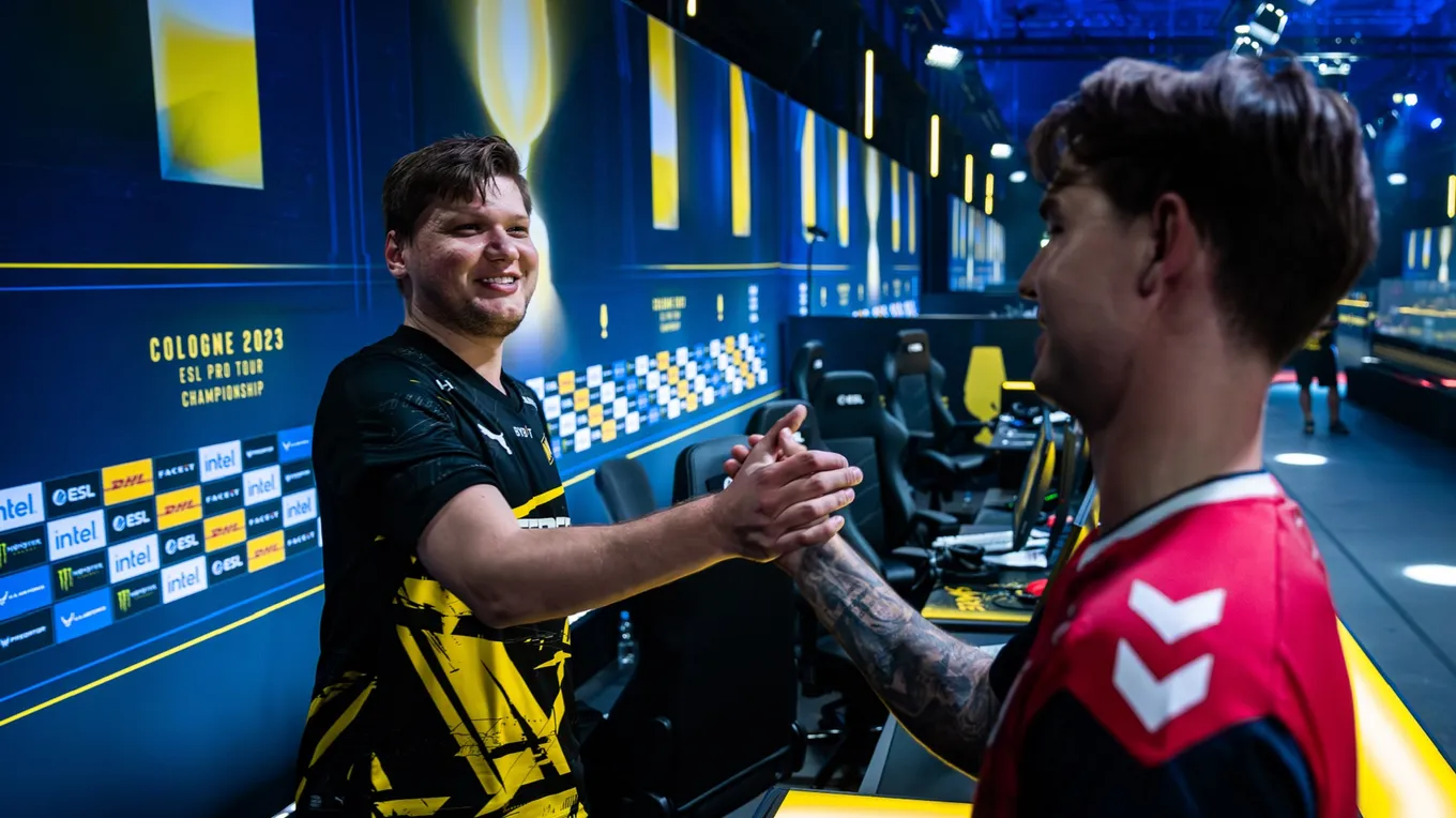 Александр s1mple Костылев