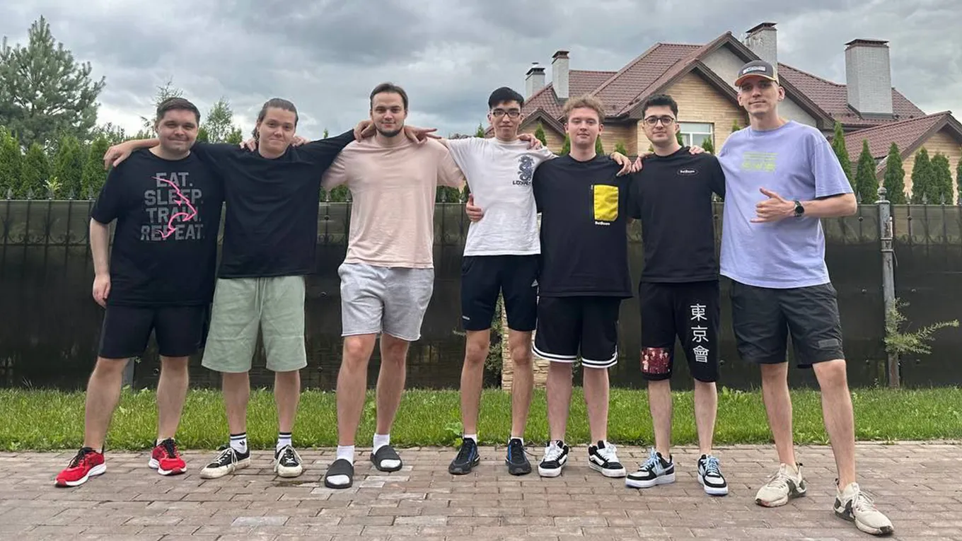 Весь состав Insilio по CS2 вместе с dmrr и DaDte