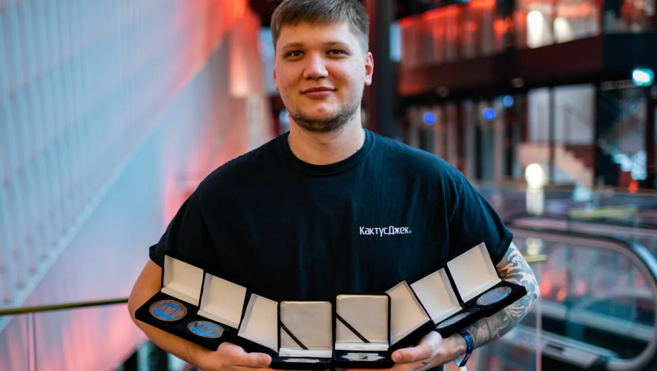 S1mple и часть его MVP от HLTV