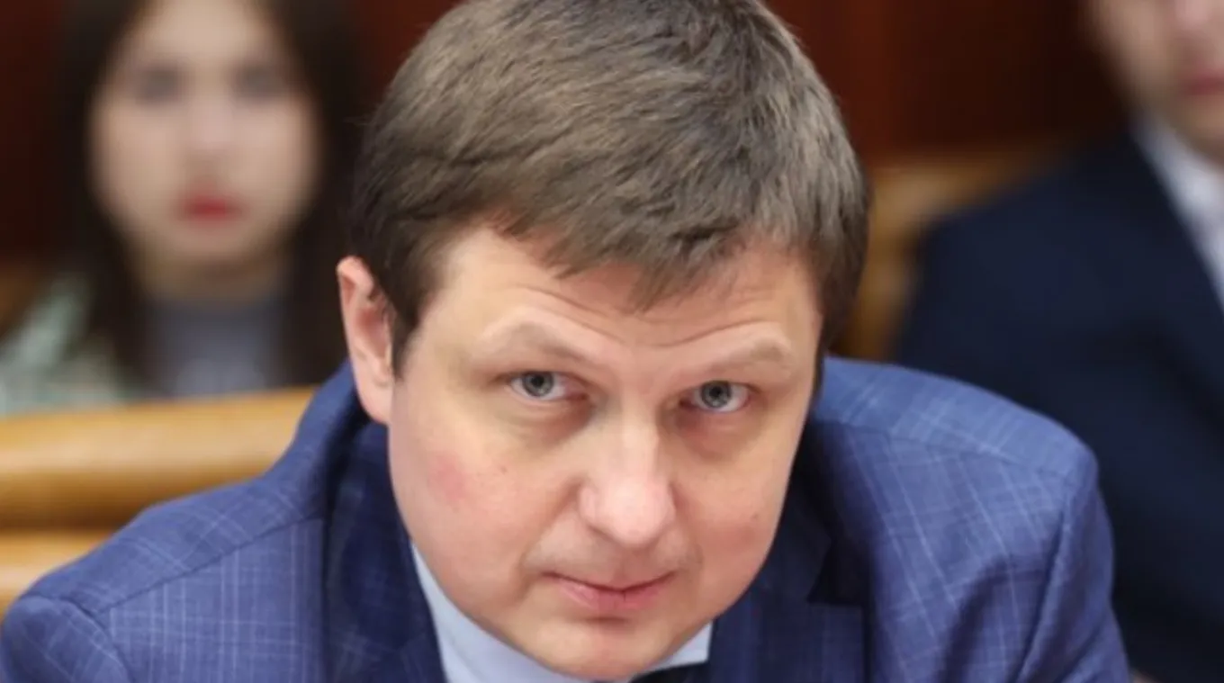 Идею о введении в РФ идентификации возраста по паспорту для доступа к контенту 18+ предложил член комиссии Общественной палаты РФ по общественной экспертизе законопроектов и иных нормативных актов Евгений Машаров