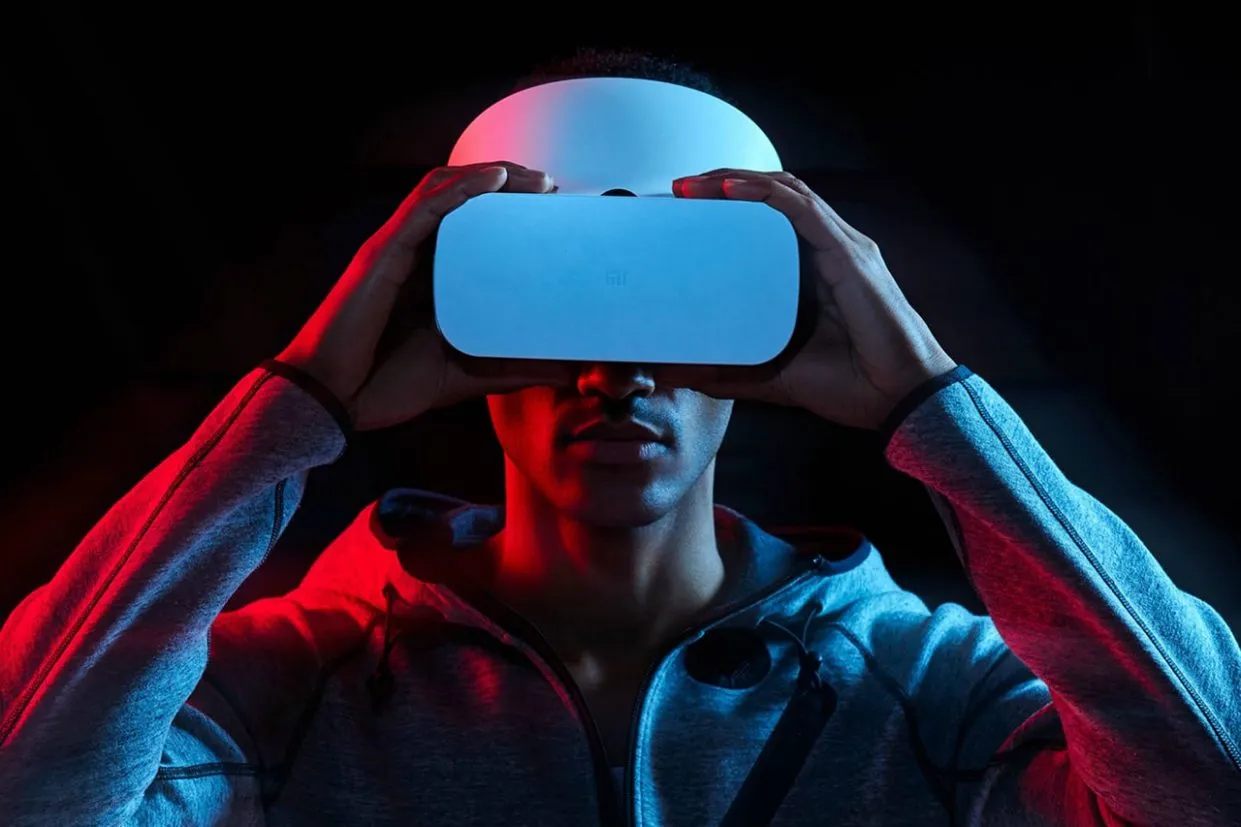 В России создали сверхлегкое стекло для смартфонов и VR-очков