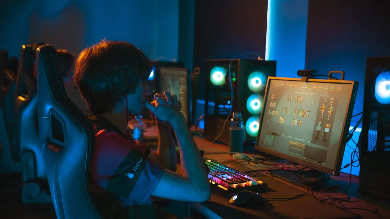 Данил Dendi Ишутин