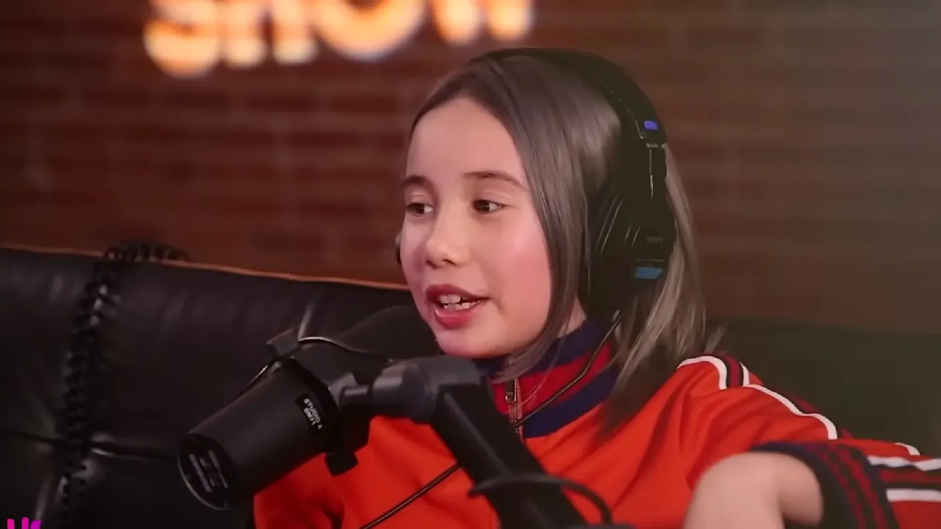 В начале 2018 года 10-летняя Lil Tay завирусилась в интернете через ролики, в которых хвасталась «богатством», ругалась матом и оскорбляла подписчиков
