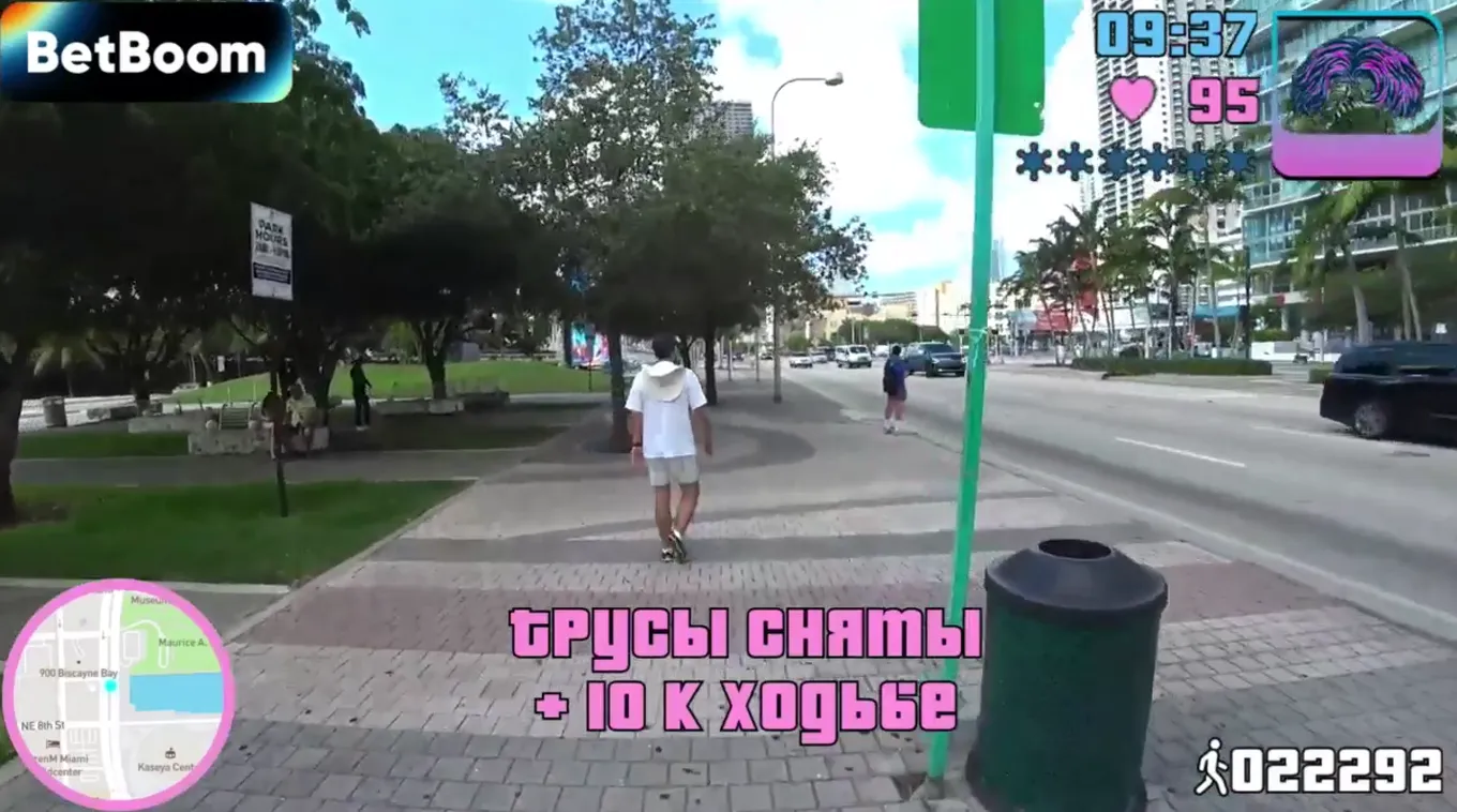 В одном из общественных туалетов Nix снял трусы, чтобы идти было ещё комфортнее
