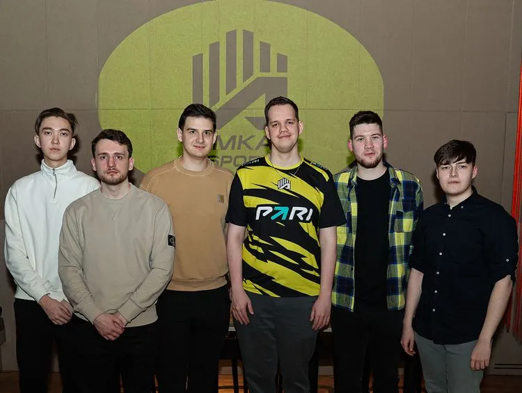 Состав AMKAL Esports на презентации команды