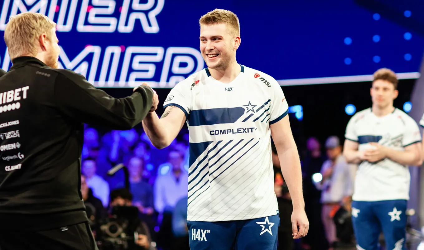 k0nfig сыграл 367 официальных матчей в составе Complexity