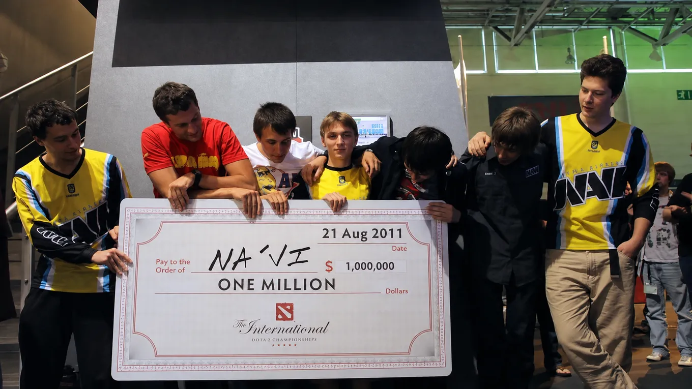 Natus Vincere стала первой командой, чьи игроки подняли над головой Аегис чемпионов.