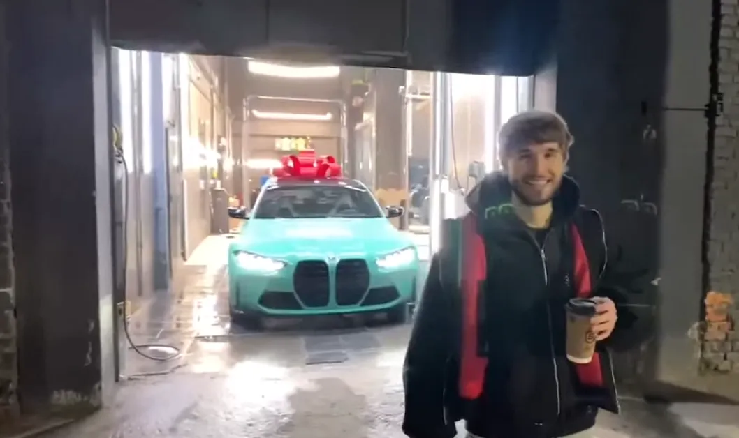 Весной 2024 года Деревяшкин поделился покупкой BMW M3 из Европы за 13 миллионов рублей