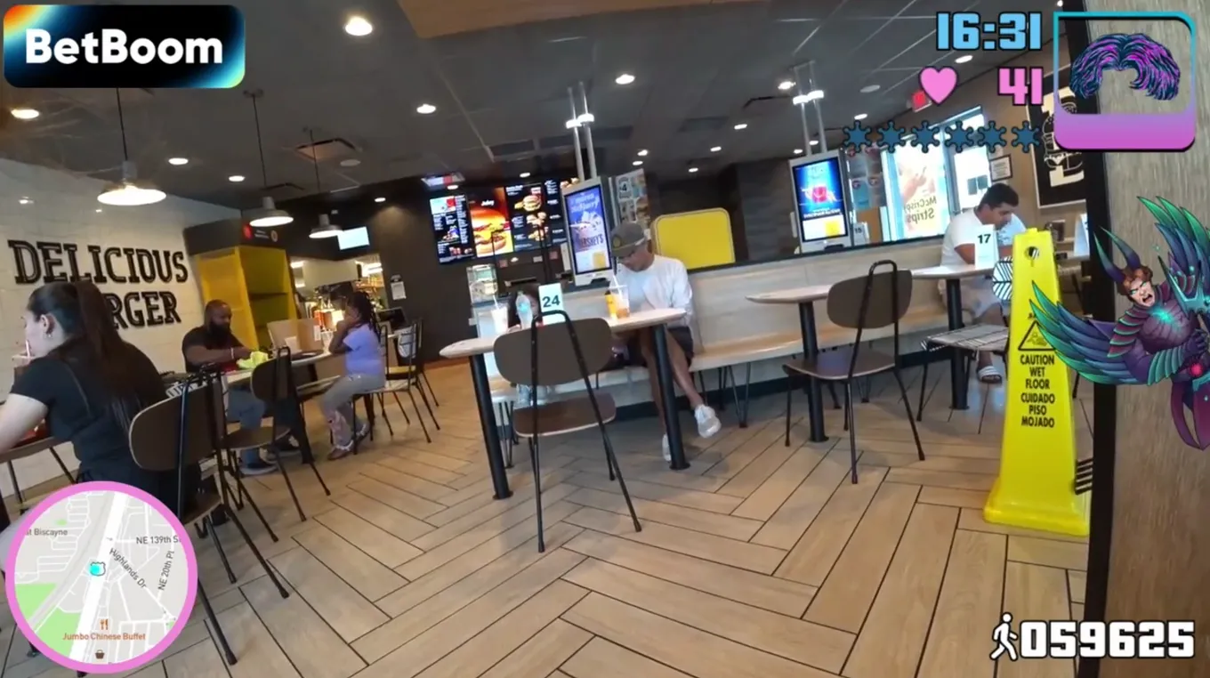 Преодолевая отметку в 60.000 шагов, Nix и Райзен посетили местный McDonald’s