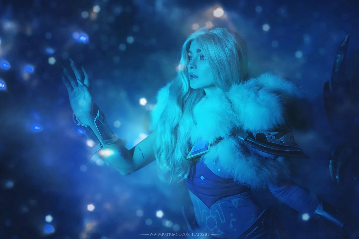 Косплей на Crystal Maiden из Dota 2