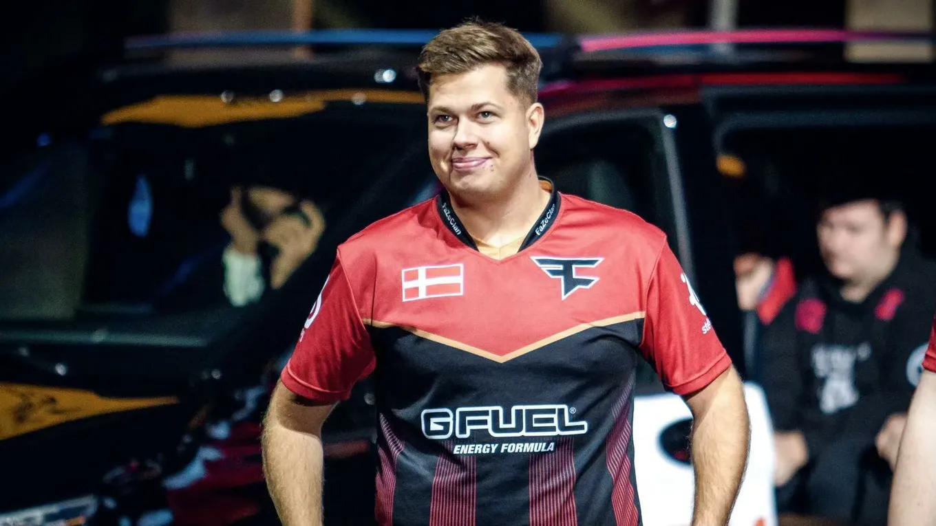 FaZe Clan – Ninjas in Pyjamas: продолжится ли триумфальная серия для FaZe Clan в Китае?