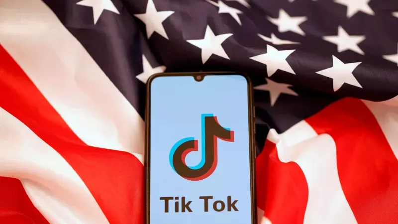 В конце 2022 года Байден запретил наличие TikTok* на устройствах госслужащих США