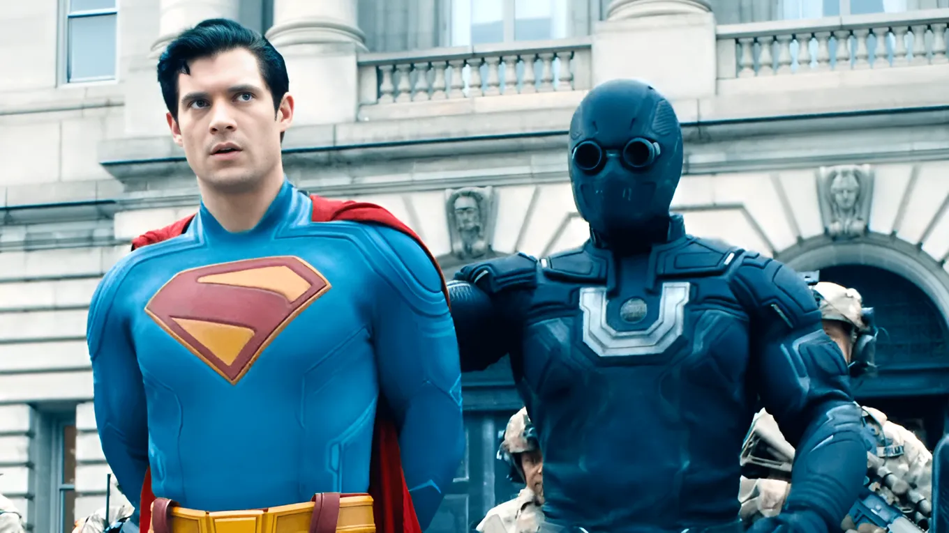 Критики считают ошибкой то, что DC не раскрыла личность актёра, сыгравшего Ультрамена