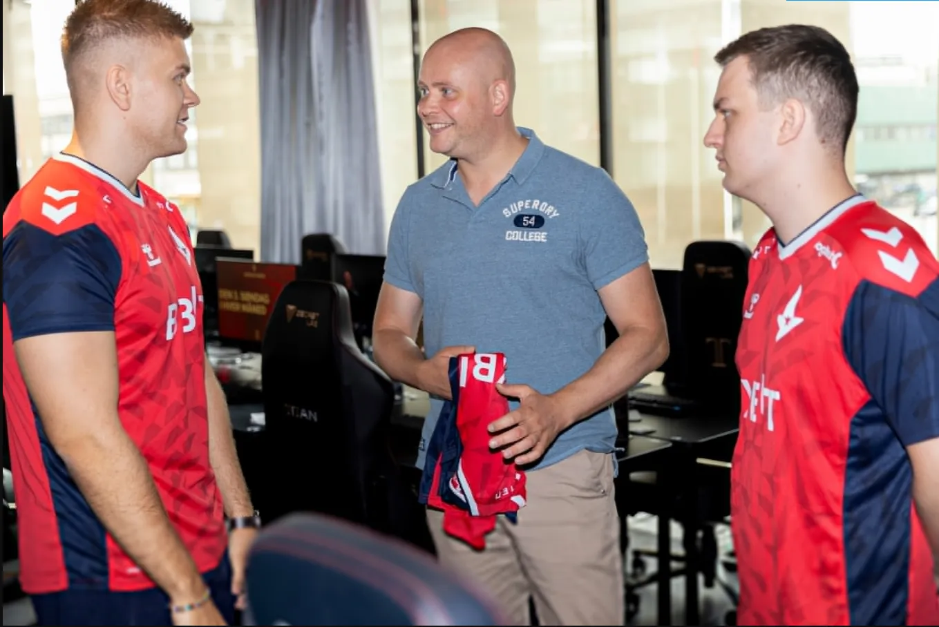 Фотографии из социальных сетей Astralis