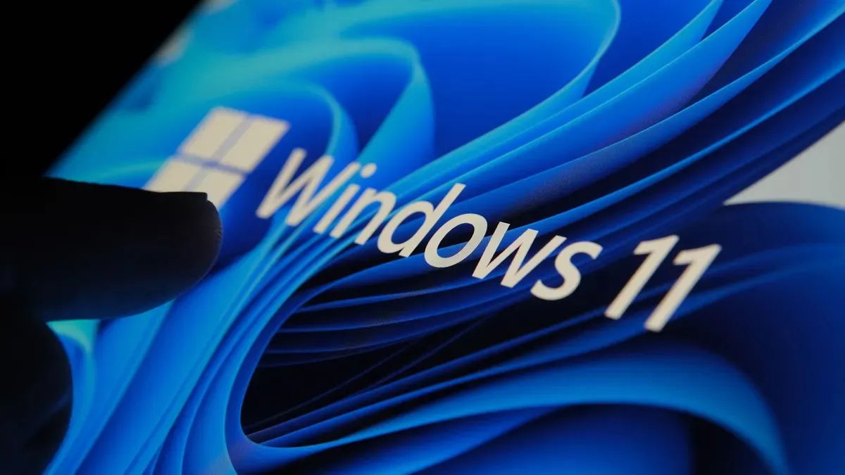 На первый взгляд кажется, что решение простое: обновиться до Windows 11. Но здесь есть важные ограничения.
