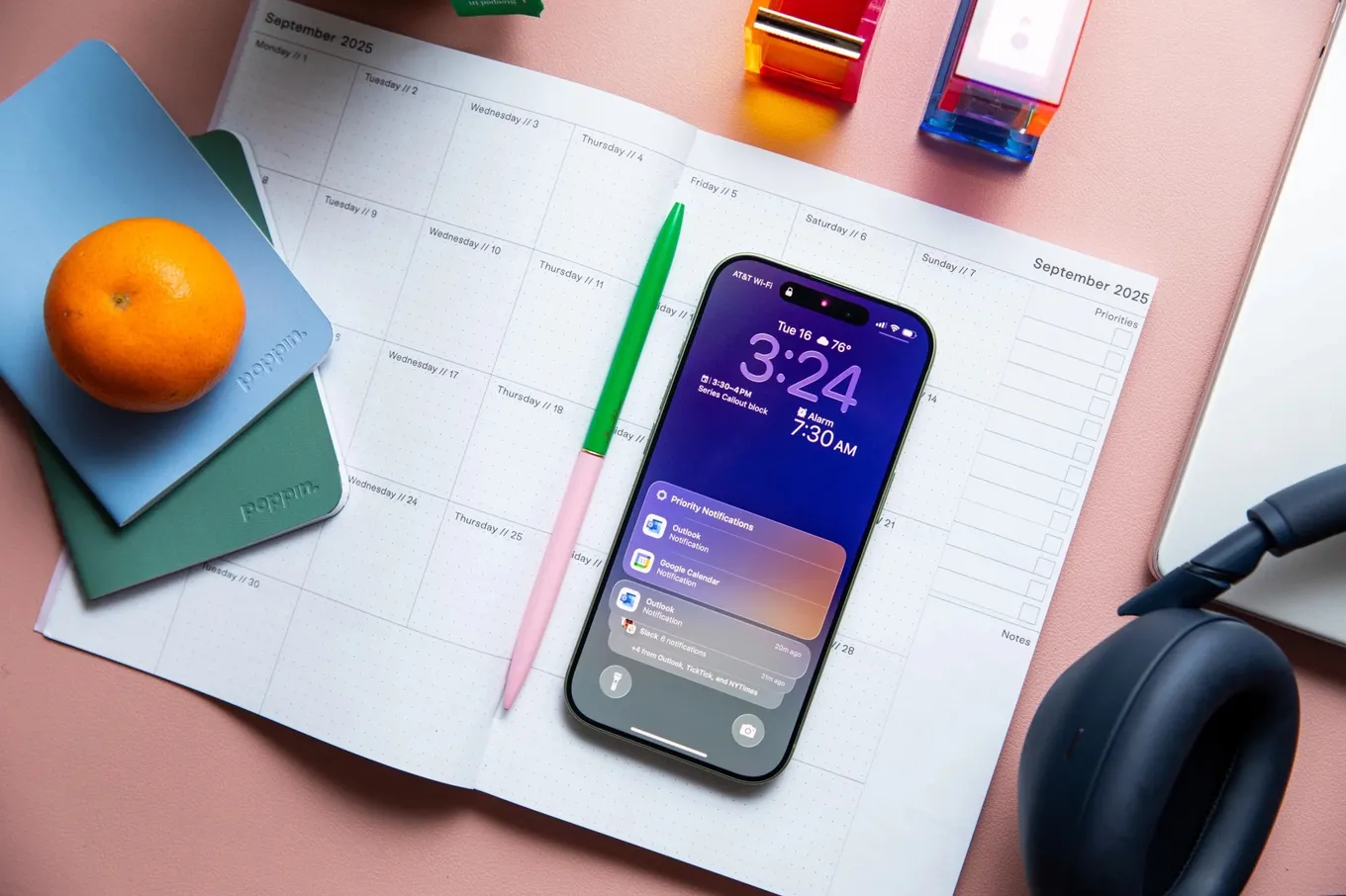 В этом году серия iPhone включает четыре модели: iPhone 17, iPhone 17 Air, а также флагманские iPhone 17 Pro и Pro Max.