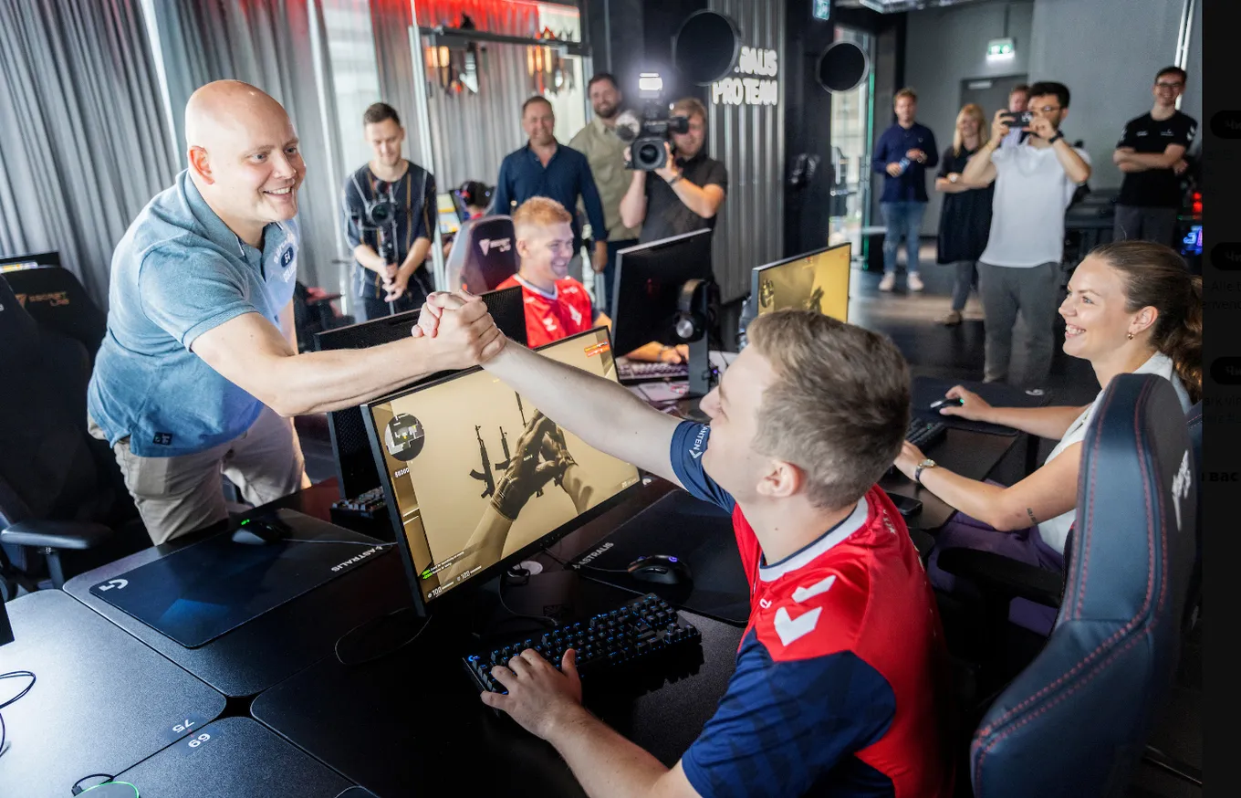Фотографии из социальных сетей Astralis