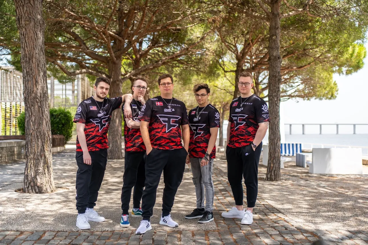 FaZe Clan — G2 eSports: прямая трансляция и коэффициенты на матч BLAST Premier Spring Final 2022