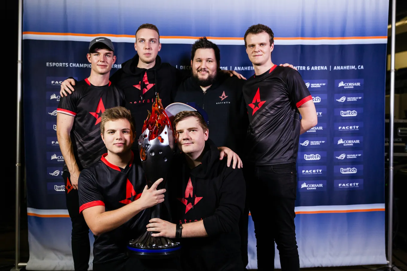 В январе 2016 года костяк того состава с dev1ce, dupreeh и Xyp9x подписала организация Astralis