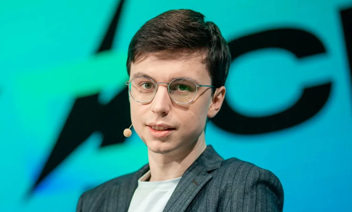 Биография Caedrel