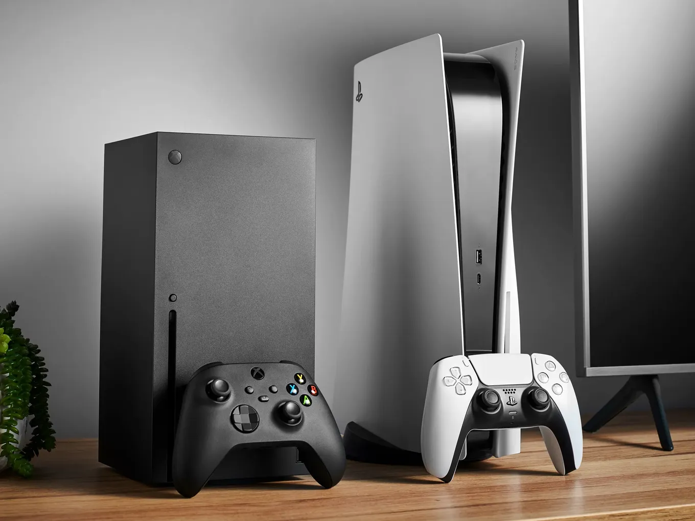 Новейшие версии консолей Xbox и PlayStation