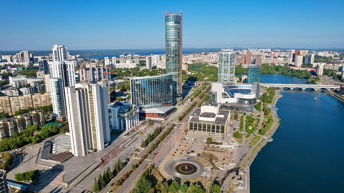 Утром 8 октября 2025 года Екатеринбург и ряд соседних регионов Урала столкнулись с масштабными перебоями в работе мобильного интернета
