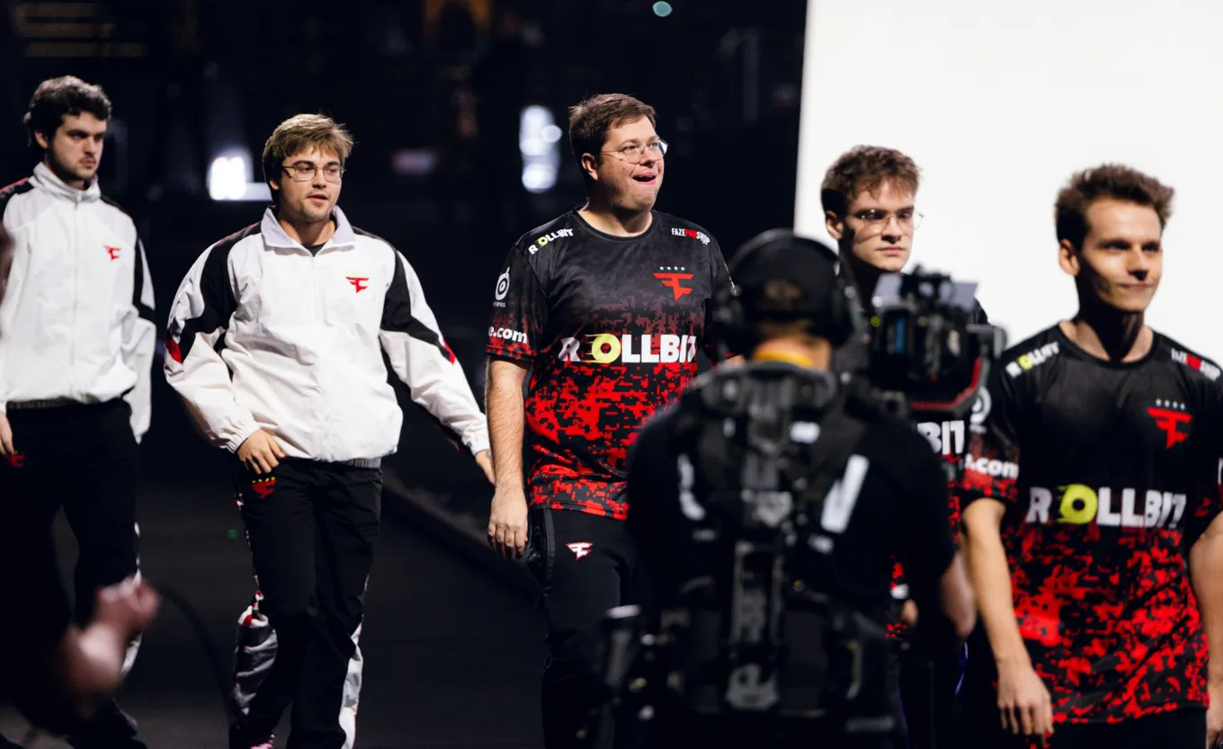 FaZe выходила в гранд-финалы на двух последних мейджорах из трёх, но ни разу не выиграла этот трофей после выхода CS2 в 2023 году