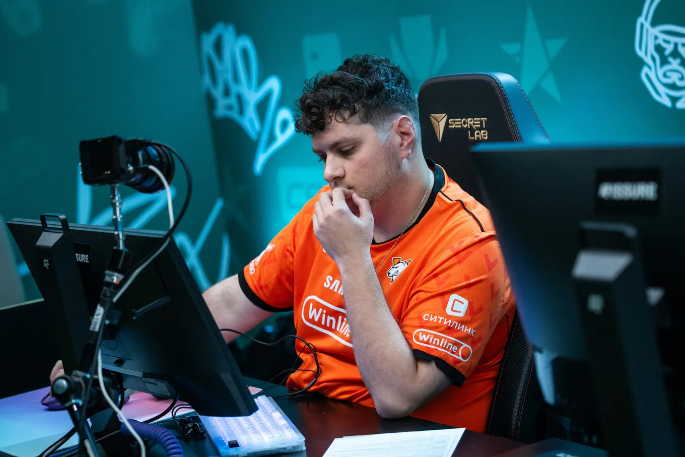 Virtus.pro оказалась далеко за пределами рейтинга HLTV и на данный момент переживает полную перестройку своего ростера